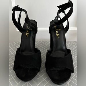 Lulu’s Black Heels